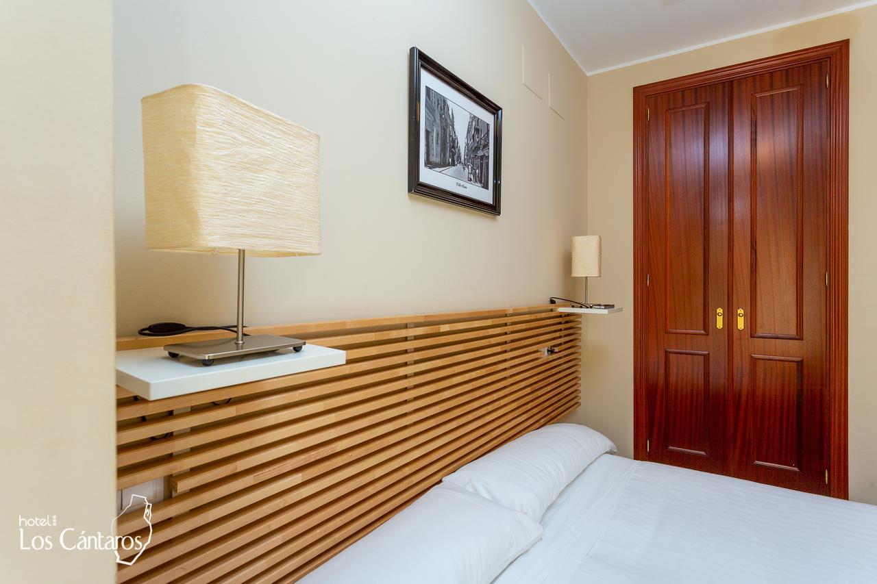 Apartamentos Los Cantaros El Puerto de Santa María Kültér fotó